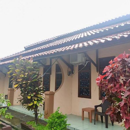Losmen Yosi Carita Hotel Exterior foto