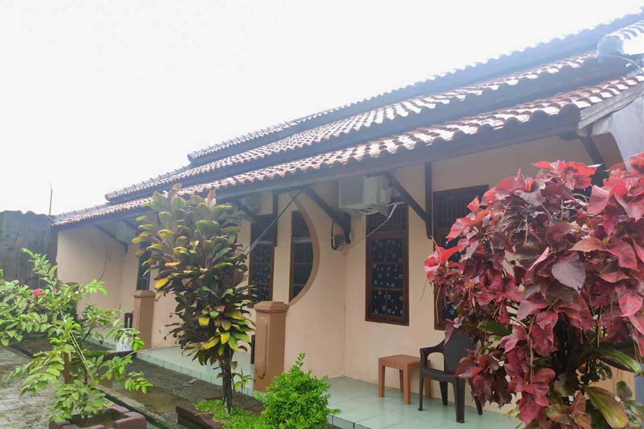 Losmen Yosi Carita Hotel Exterior foto