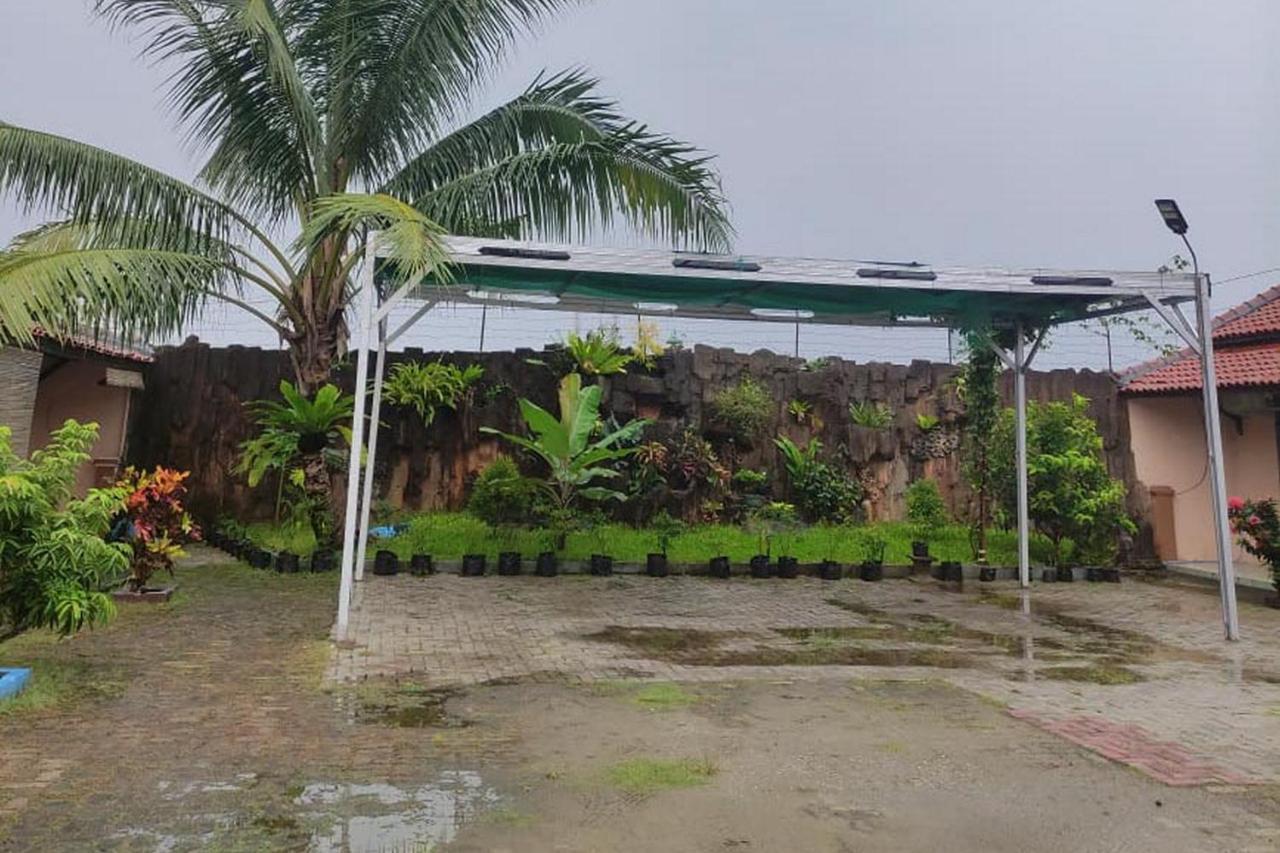 Losmen Yosi Carita Hotel Exterior foto