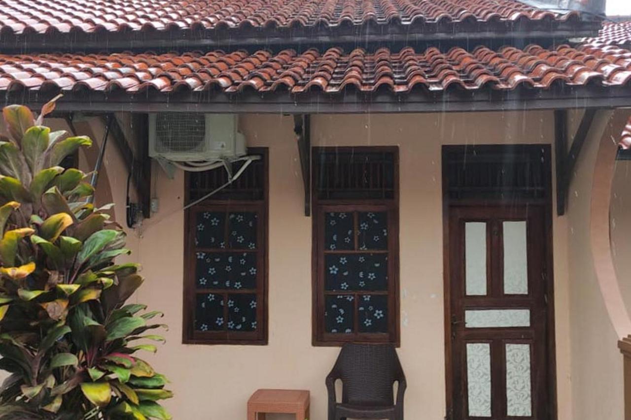 Losmen Yosi Carita Hotel Exterior foto